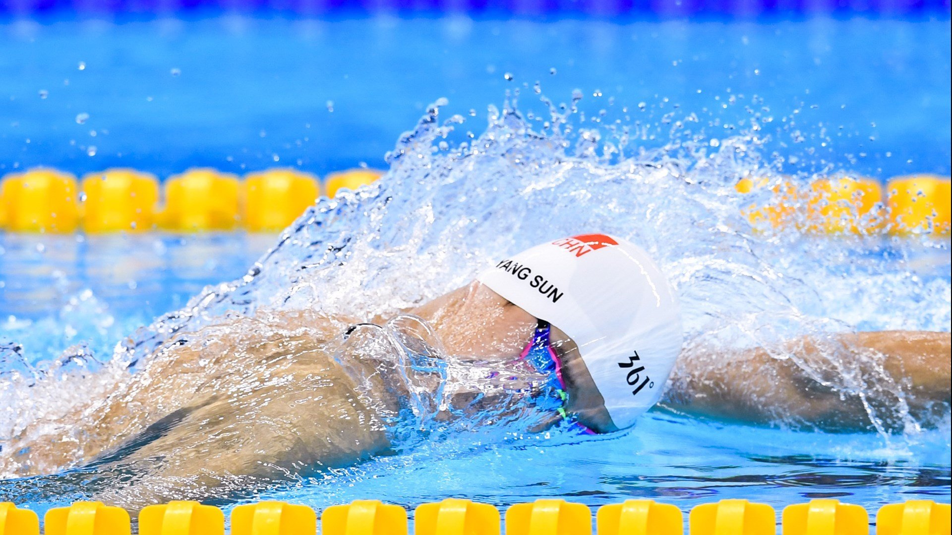 柯尔赞女子200米仰泳赛道亮点,200米仰泳比赛视频