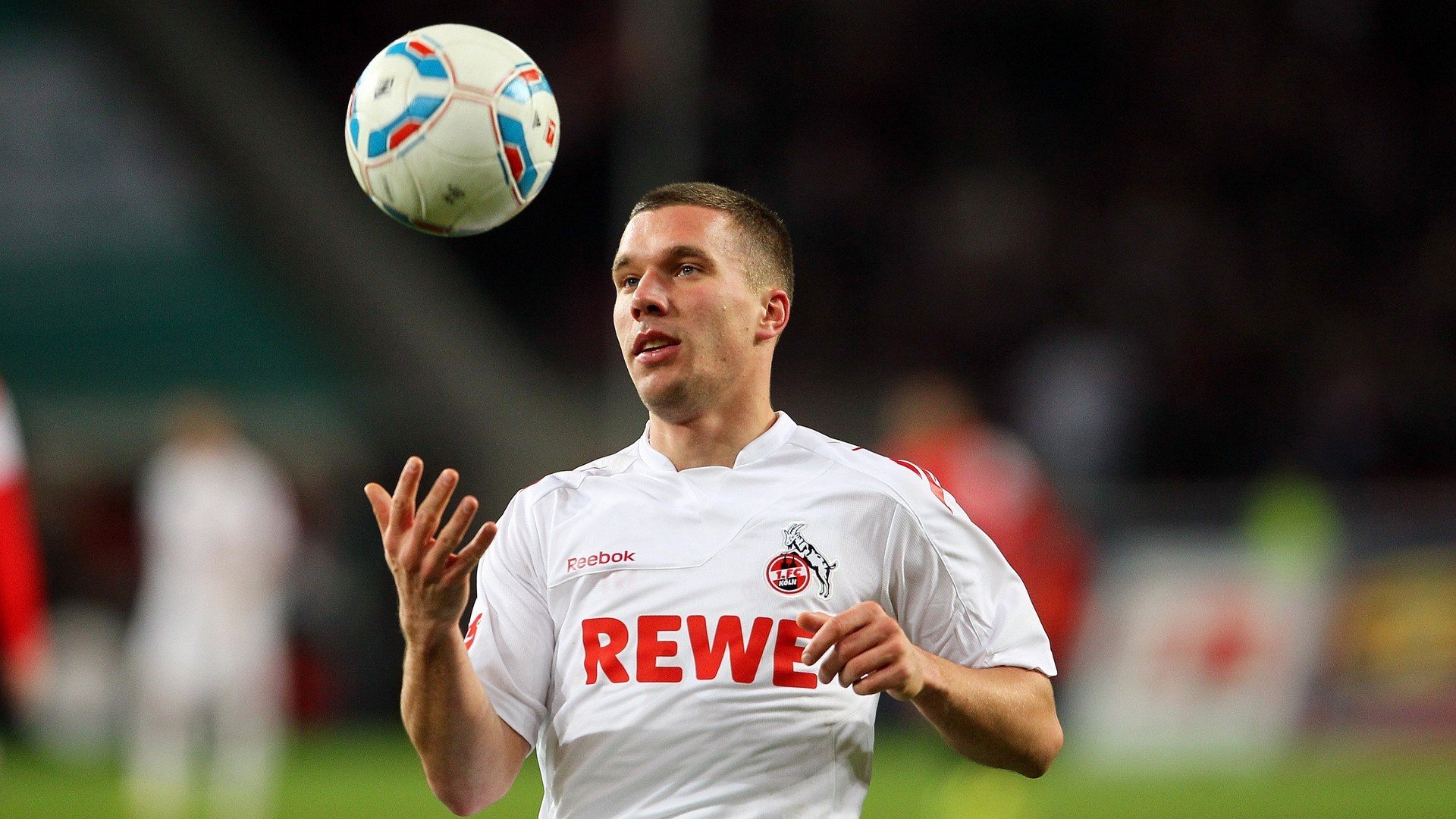 简:迅速的边路突破给全黑队带来更多得分机会