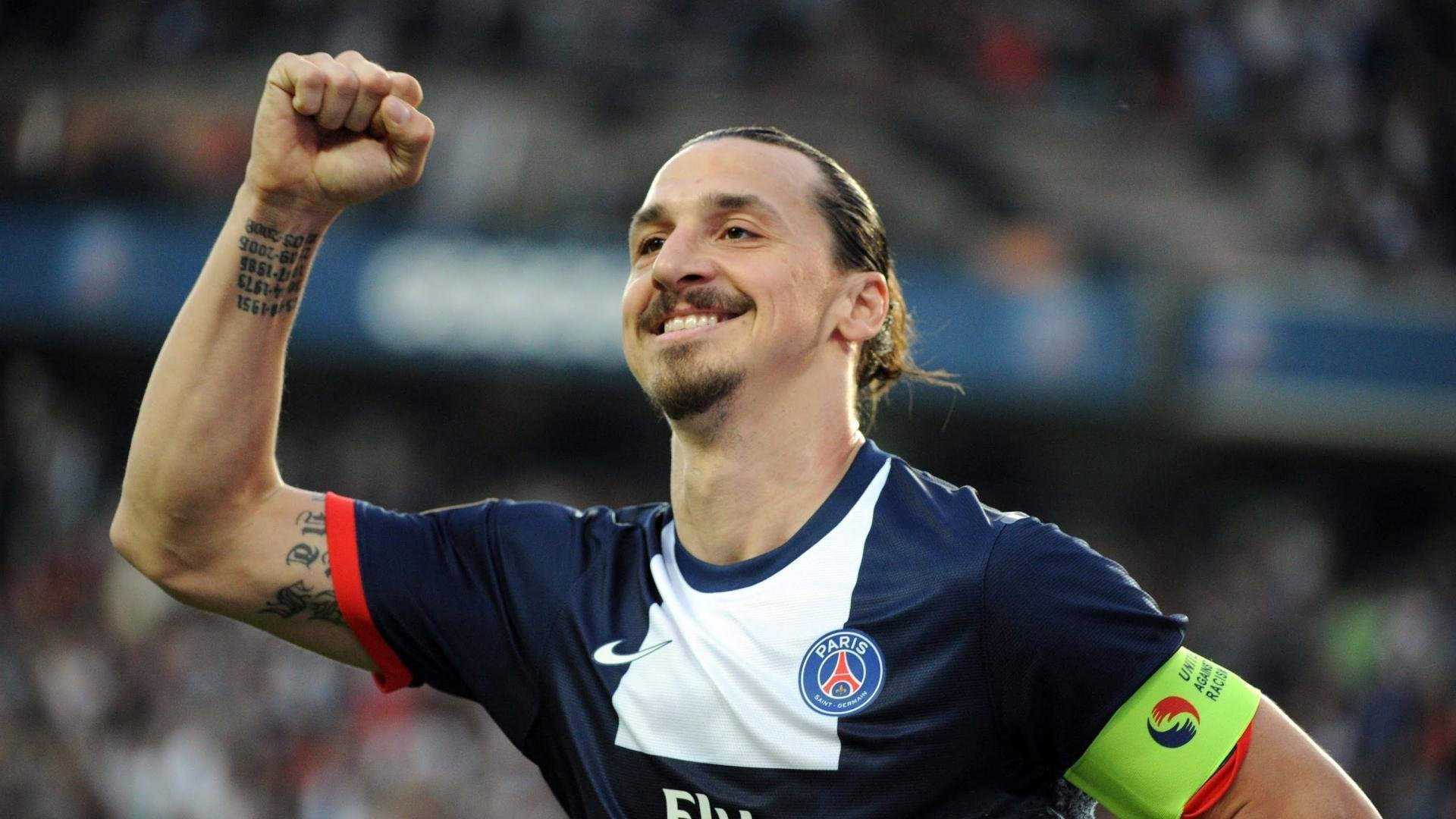 爱游戏体育-英超联赛进入关键阶段，激烈角逐冠军